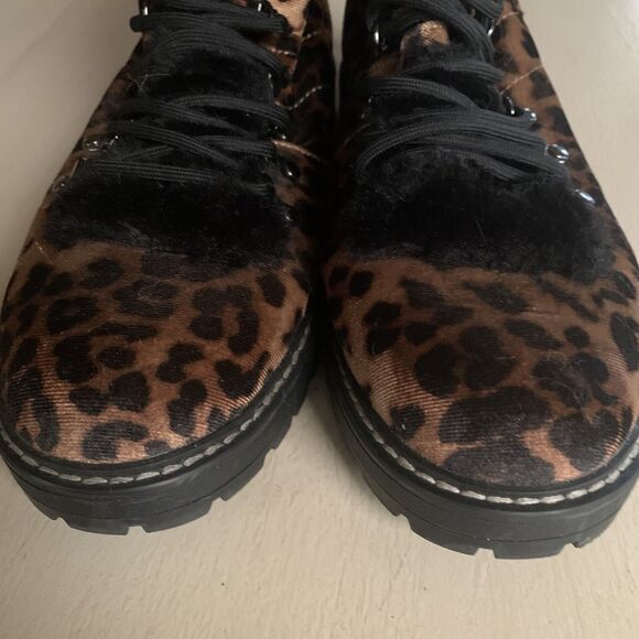 Tommy Hilfiger Icee 3 Leopard Cheetah Faux Fur Boots Hiking Ankle 10 Worn Once - Picture 4 of 11